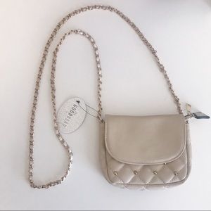 Cream colored small purse with bead accenting